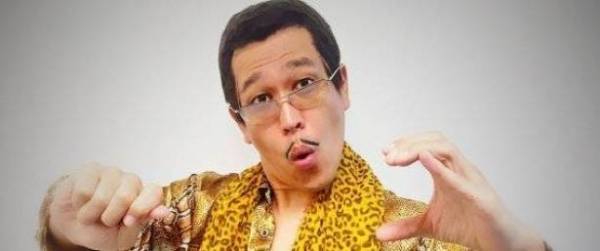 أغنية من 3 كلمات تغزو الانترنت.. شاهد الفيديو