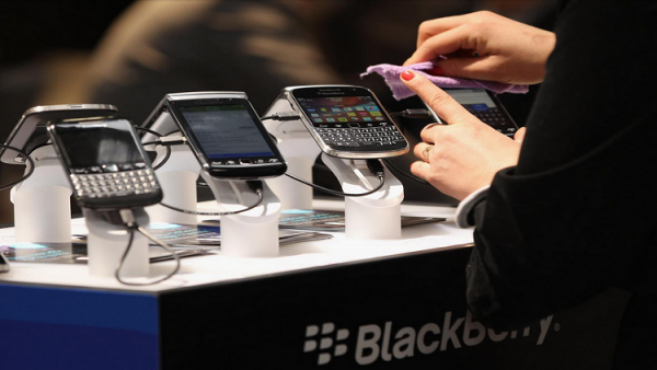 بلاك بيري ستوقف تصنيع الهواتف الذكية