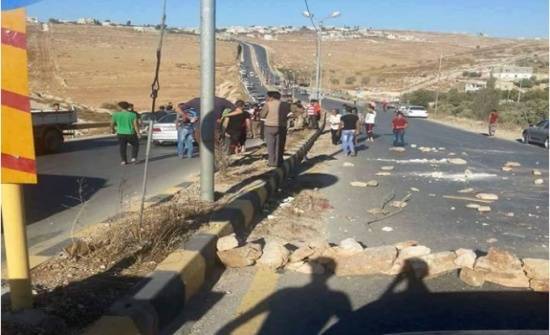 3 وفيات و4 اصابات بتدهور مركبة في المزار الشمالي باربد ... شاهد الصور