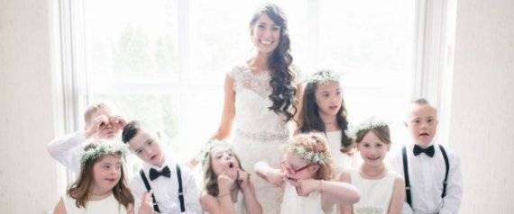 مُعلمة تدعو تلاميذها من ذوي الاحتياجات التعليمية الخاصَّة لزفافها.. والصور كانت رائعة