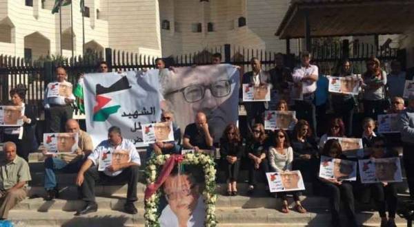 بالصور: وقفة صامتة أمام قصر العدل بعد اسبوع على مقتل حتر