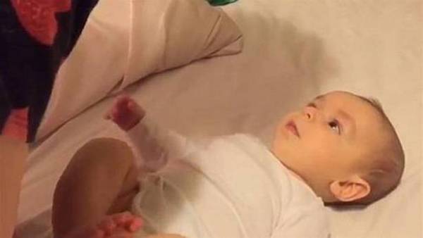 فيديو طريف جدًا.. طفل في عامه الأوّل يقول I Love You