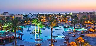 فندق للبيع .. والعمال اخر من يعلم