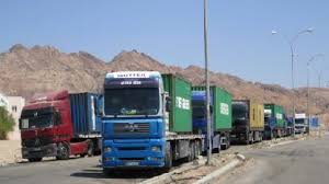 احتجاجات على الرسوم السعودية ومطالبات بالمعاملة بالمثل.. ونقابة اصحاب الشاحنات تهدد