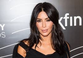 بالصور... كيم كاردشيان ترتدي النقاب في باريس.. والسبب؟