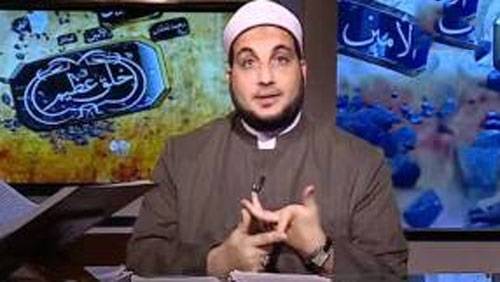 بالفيديو.. داعية مصري يبيح لمتصلة الزواج العرفي