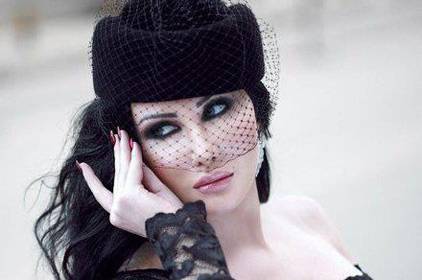 من يتهم جيني إسبر بالترويج لإعلانات رخيصة؟