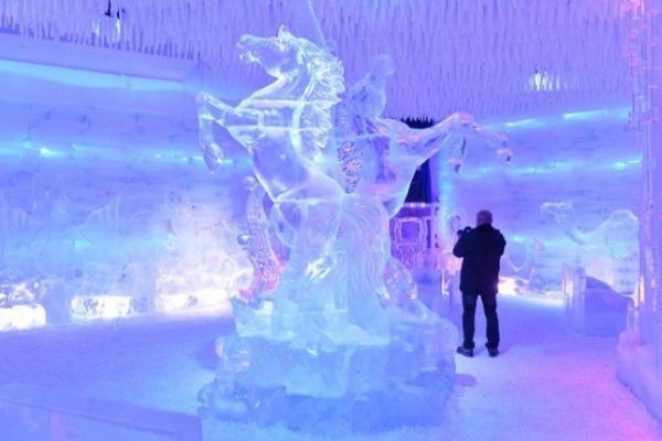 أكبر مقهى ثلجي في العالم... شاهد الصور