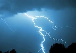 صاعقة تصيب طائرة في آيسلندا فتنشر الذعر.. صورة