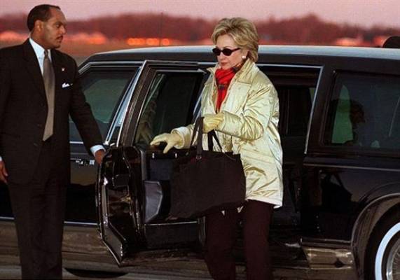 مرشحة الرئاسة الأمريكية ممنوعة من قيادة السيارات.. والسبب؟!