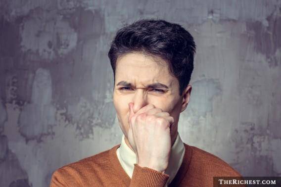 انتبهي 4 روائح يكرهها الرجل في المرأة