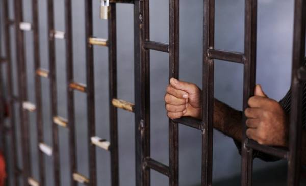 عمان: ضبط قاتل حاول إخفاء جريمته بـشبهة انتحار