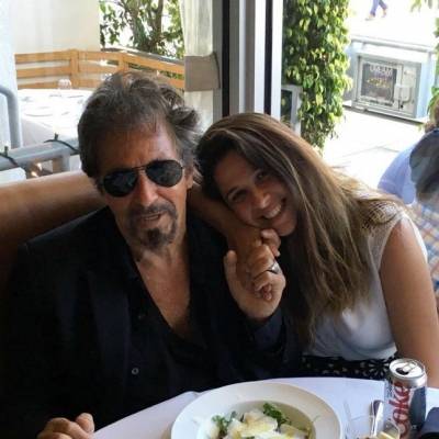 هذه الصورة منحت ياسمين عبد العزيز لقب بنت المحظوظة