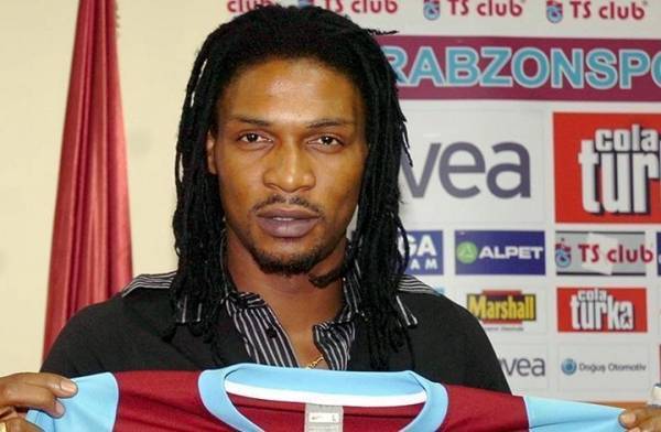 وفاة نجم الكرة الكاميروني سونغ في مستشفى بباريس