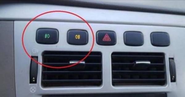 مفتاحان مهمان في تابلو السيارة.. ما فائدتهما؟