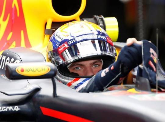 مرسيدس تتقدم بشكوى ضد سائق ريد بول