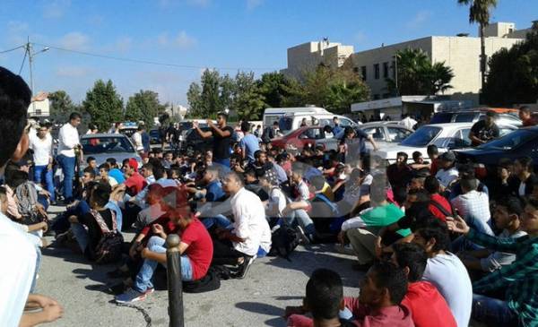 طلبة يحتشدون في إربد احتجاجا على نظام الحصص  صور