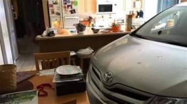 عائلة أدخلت سيارتها لتنام معها في المنزل والسبب؟