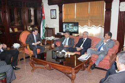 اجتماع موسع بين وزارة الصحة ووزارة العمل وديوان الخدمة المدنية ونقابة الاطباء