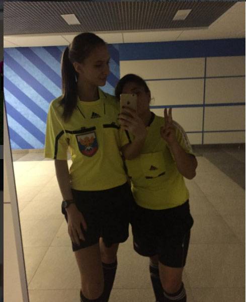 بالصور...أجمل حكم كرة قدم نسائية روسية تثير جدلا واسعا على الإنترنت