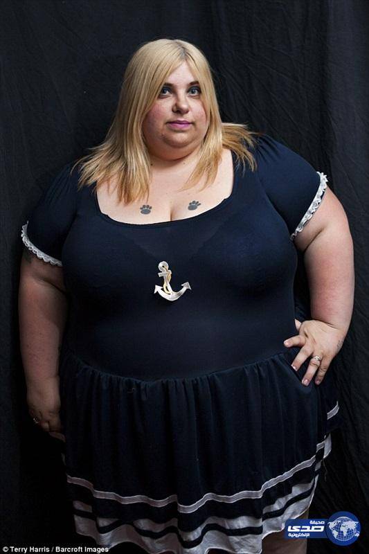 بالصور.. عارضة أزياء وزنها 178 كيلو ترفض “التخسيس”