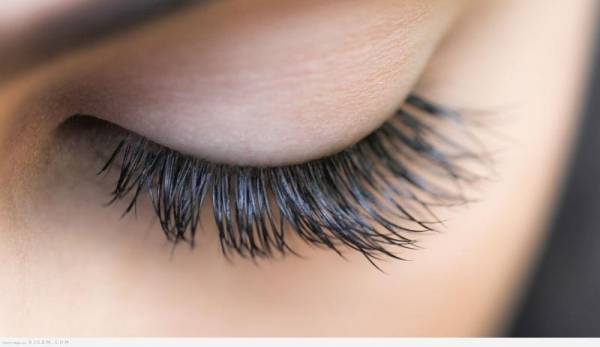 مديرة مدرسة تنتف رموش طالبة في السلط بسبب الحجاب!!