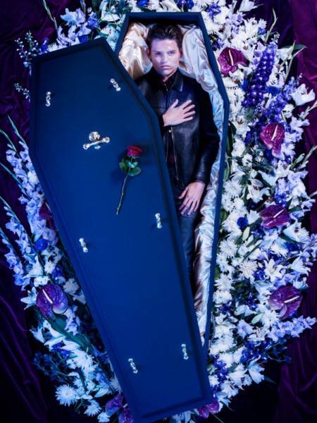 بالصور: تصاميم أزياء للموتى!!!!