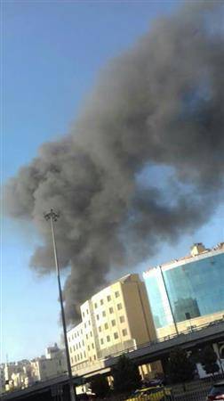 احتراق مركبة داخل كازية بالجاردنز (صور وفيديو)