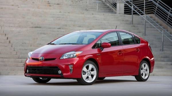 لهذا السبب.. تويوتا تستدعي السيارة بريوس إلى مراكز الصيانة