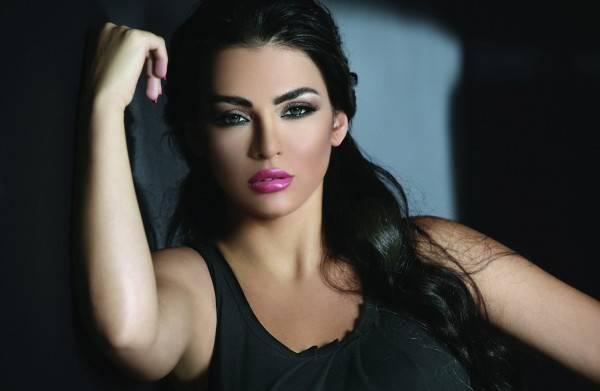 بالفيديو.. هذا الرجل هو من نشر صورا عارية للفنانة قمر..!!؟