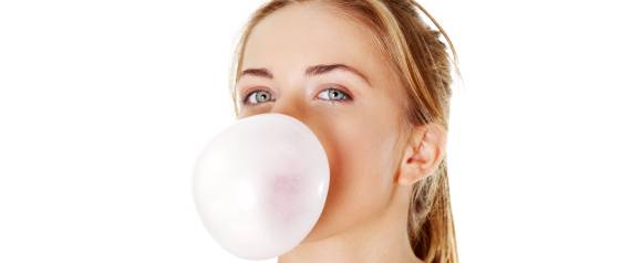 ساعتان من المضغ تحرقان 154 سعراً.. هل تكون العلكة حلاً سحرياً لفقدان الوزن؟