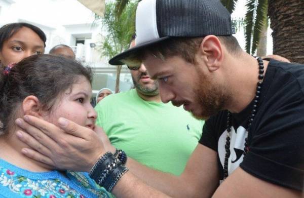 بالصور: سعد المجرد يزور أضخم طفلة في العالم ويتمنّى لها الشفاء