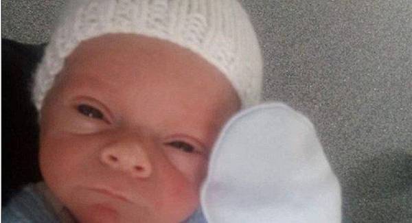 صورة لطفلة حديثة الولادة اجتاحت الانترنت... لماذا؟