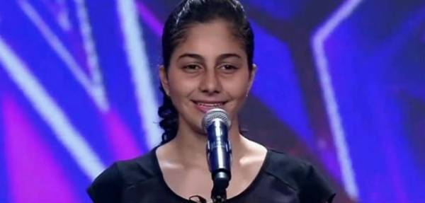 بالصور  ياسمينا طفلة Arabs Got Talent تفاجئ جمهورها بشكل جديد..