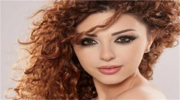 شاهد.. صورة نادرة لوالدة ميريام فارس.. من الاجمل؟؟
