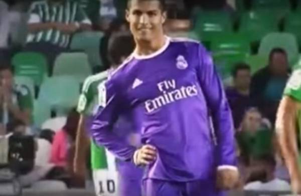 رونالدو يسخر من حارس بيتيس ويقلد حركته النسائية ... شاهد الفيديو