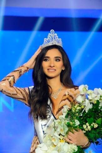 إهانة ملكة جمال لبنان عند وضعها التاج  صور