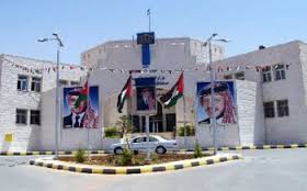 المتقاعدون العسكريون في المفرق أمام  المحافظة للاحتجاج