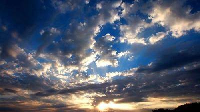 طقس خريفي وأمطار متفرقة الاربعاء