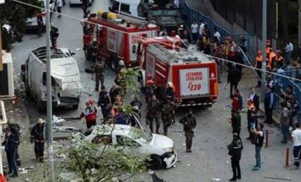 بالصور والفيديو.. سقوط مصابين في انفجار هز انطاليا التركية