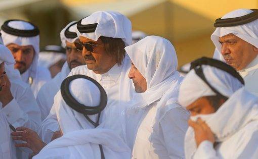 بالصور والفيديو.. قطر تشيّع الأمير الأسبق خليفة بن حمد