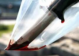 معركة داخل مستشفى بالسيوف والخناجر !