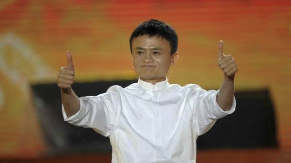 رُفِض من 30 وظيفة قبل أن يصبح من أغنى رجال العالم