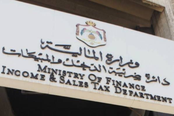 موظفو ضريبة يضغطون للانتقال لمراقبة شركات الدخان بسبب الامتيازات!