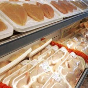 خوري : وقف استيراد الدجاج المجمد ( يمس الفقراء )