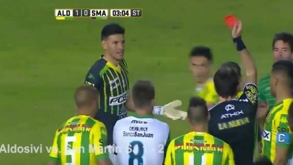 حكم يقوم بطرد لاعب مرتين في الدوري الأرجنتيني