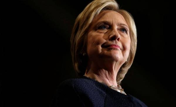 فضيحة الرسائل تضرب حلم كلينتون بالرئاسة الامريكية؟
