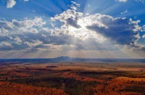 أجواء خريفية معتدلة نهارا ورطبة وباردة نسبيا ليلا