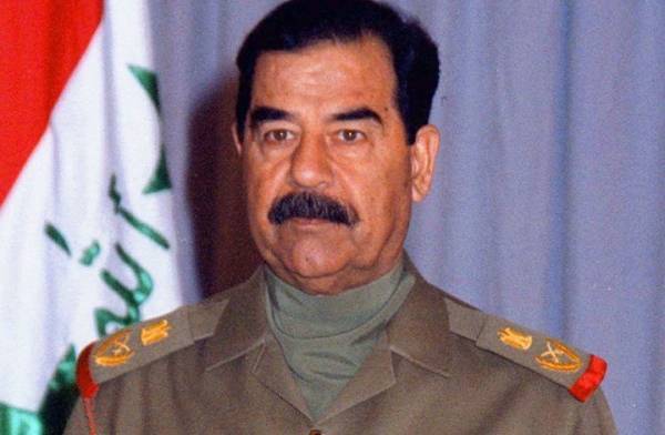 شركة أبل تطالب عميلا لها بإثبات أنه ليس صدام حسين!!