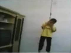 بعد ان كتب وصيته …طفل يشنق نفسه لسبب غريب!!